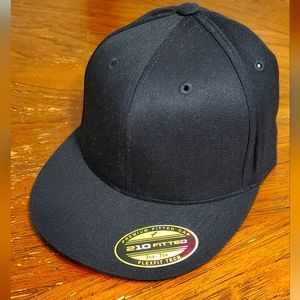 "SOLD" Fitted hat 7 1/4 -7 5/8 new